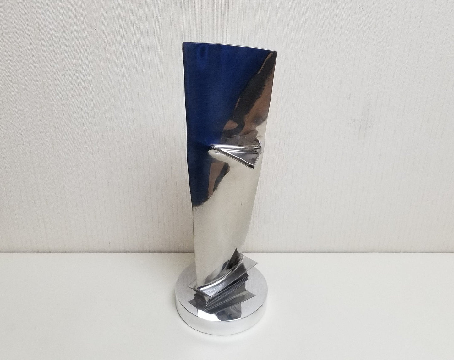 Pratt & Whitney JT8D stage 1 jet engine blade on a stand.