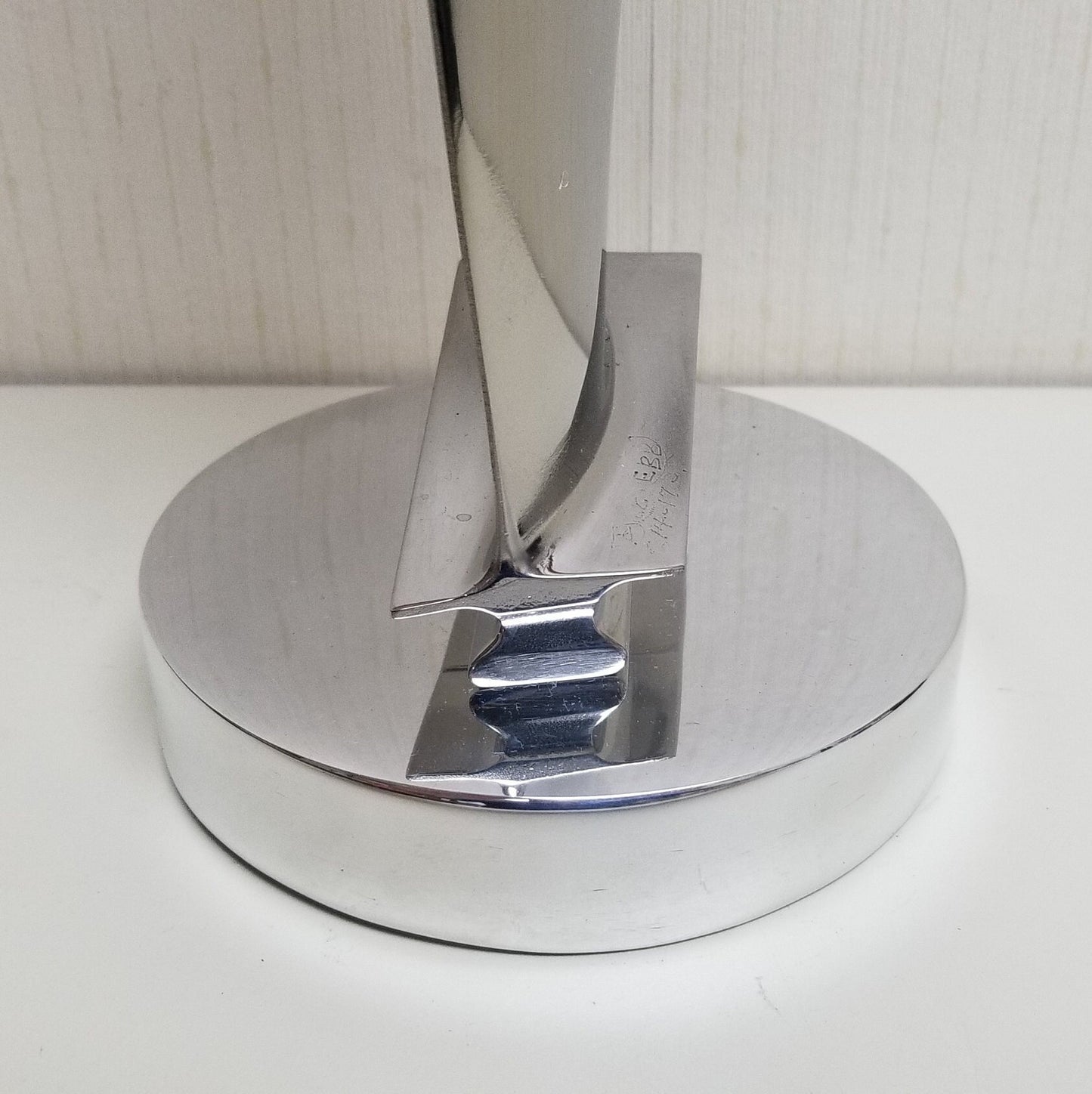 Pratt & Whitney JT8D stage 1 jet engine blade on a stand.