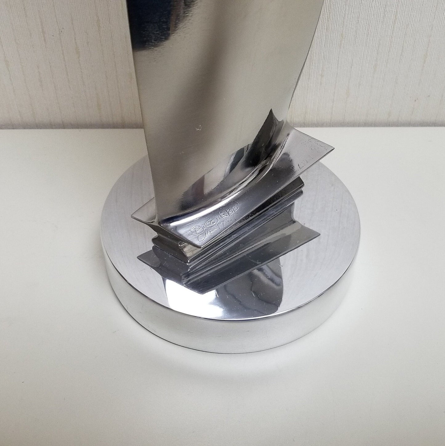 Pratt & Whitney JT8D stage 1 jet engine blade on a stand.